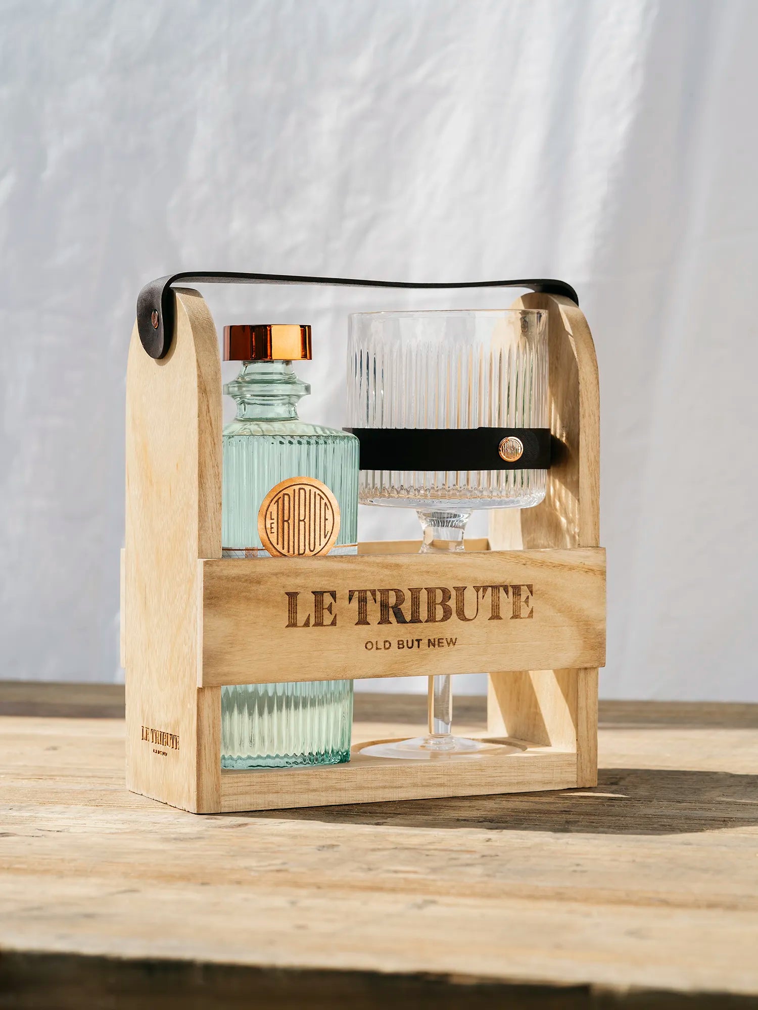LE TRIBUTE Gin Gift Pack Cassa Legno con Bicchiere Balloon